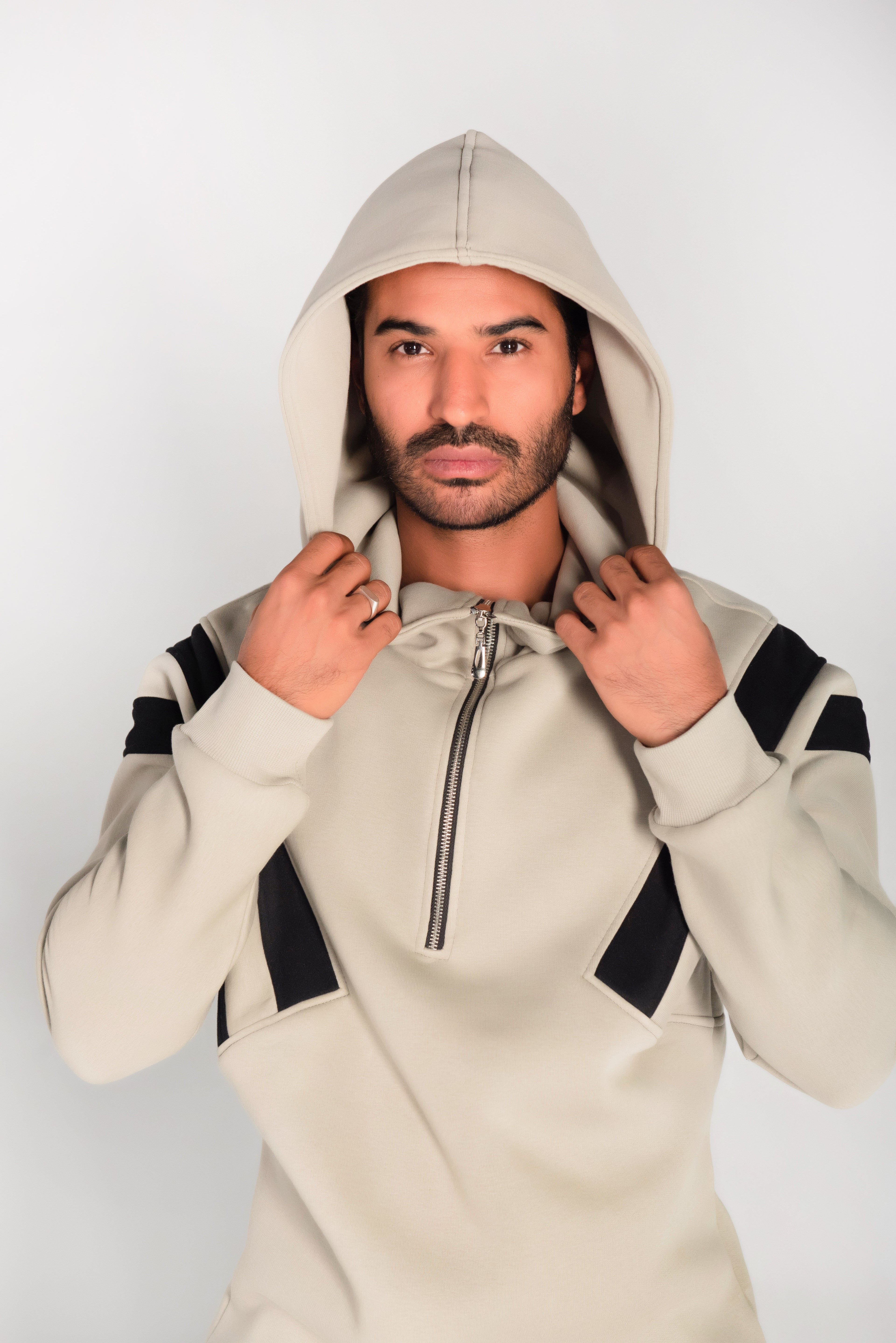 striped sweatshirt with hod