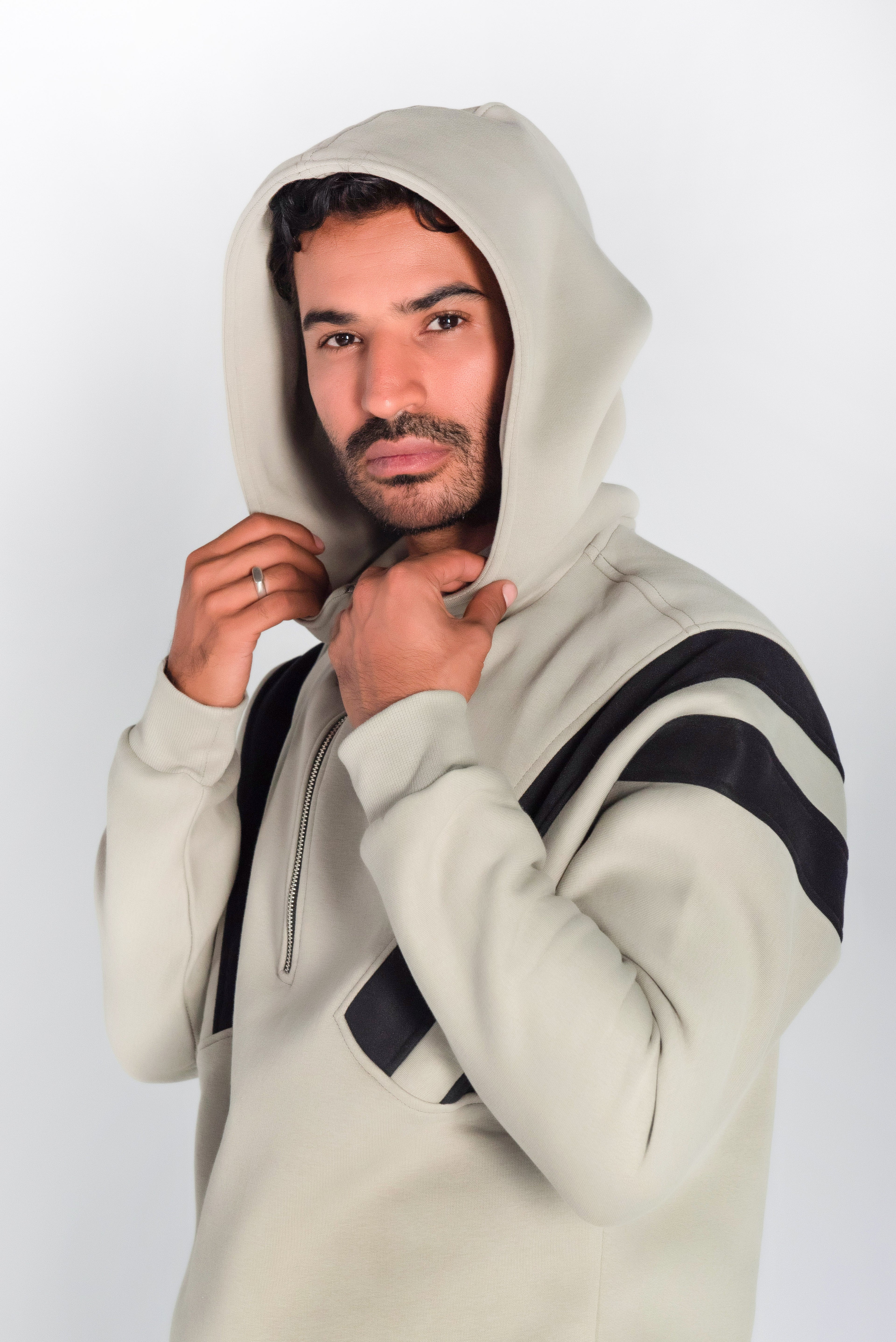 striped sweatshirt with hod